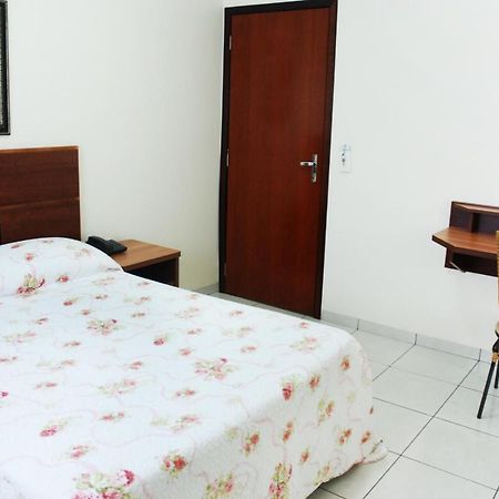 Hotel Valencia Dourados Bagian luar foto