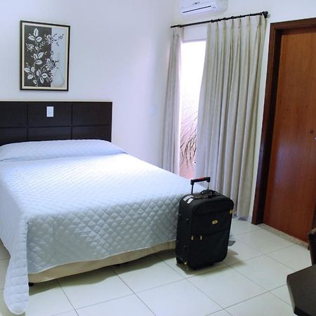 Hotel Valencia Dourados Bagian luar foto