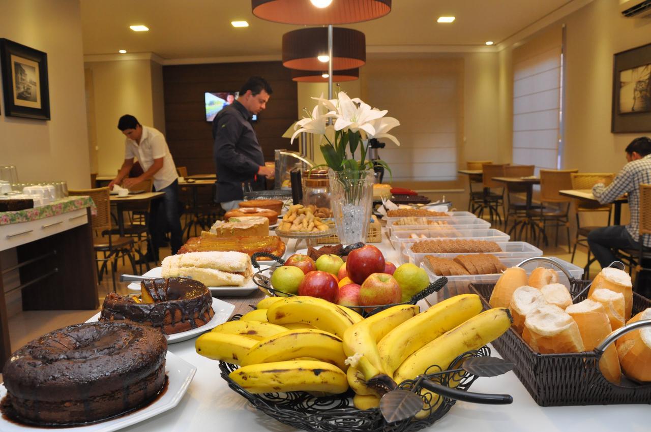 Hotel Valencia Dourados Bagian luar foto