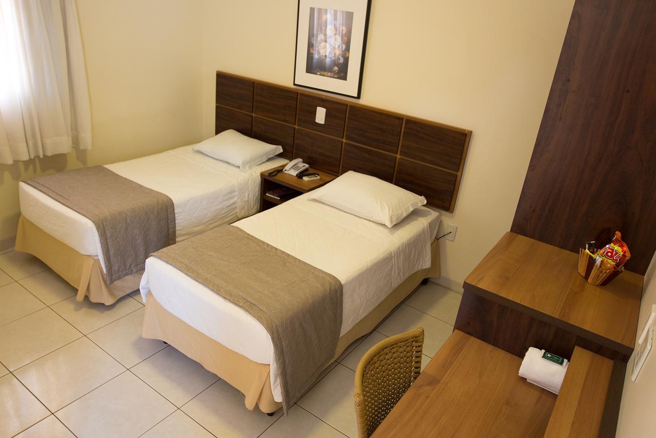Hotel Valencia Dourados Bagian luar foto
