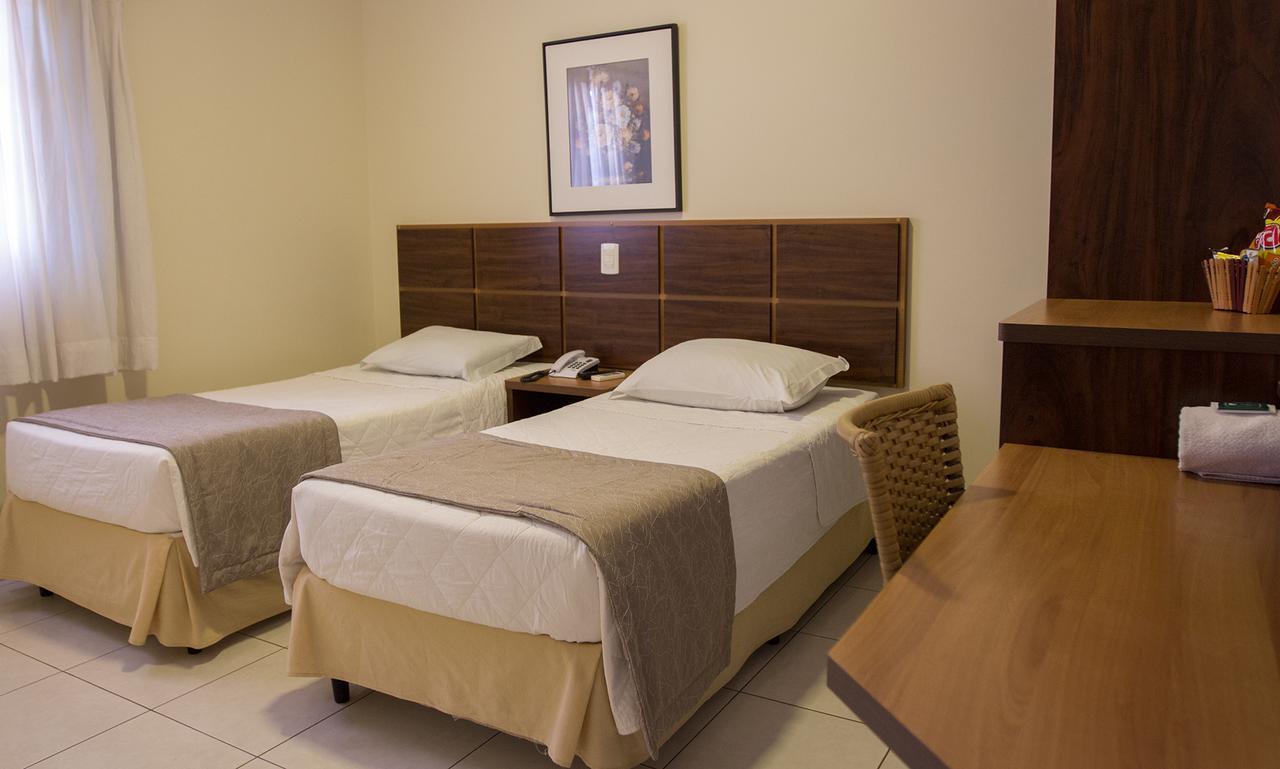 Hotel Valencia Dourados Bagian luar foto