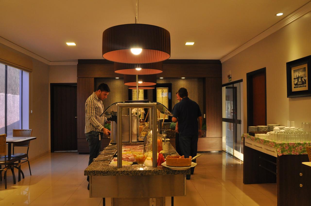 Hotel Valencia Dourados Bagian luar foto