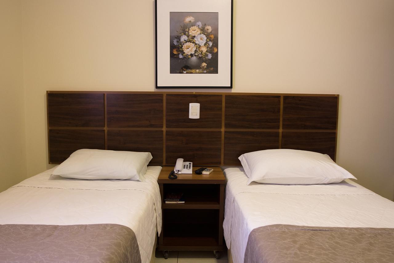 Hotel Valencia Dourados Bagian luar foto