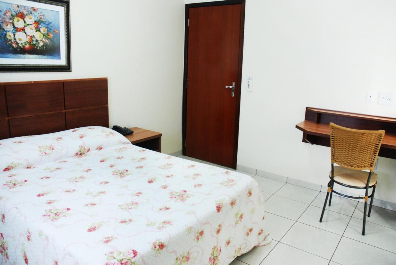 Hotel Valencia Dourados Bagian luar foto